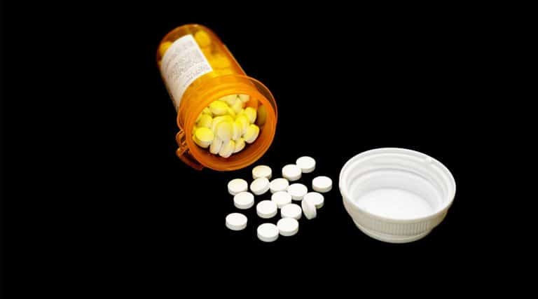 Oxycontin opioid white pills
