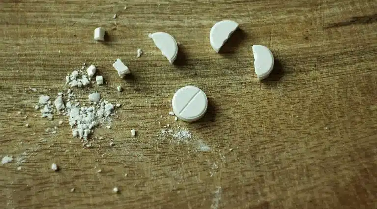 crushed white pills dangers of snorting klonopin