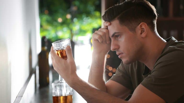 7 Narcissistic Traits Of Alcoholics