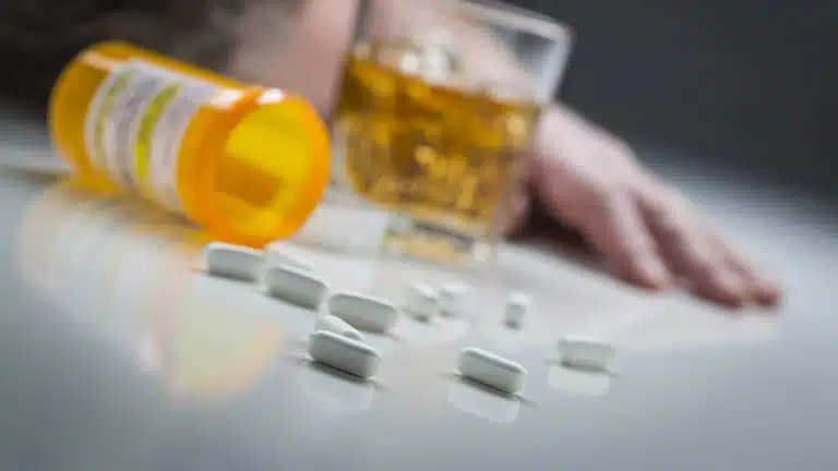 The Effects & Dangers Of Mixing Alcohol & Opioids