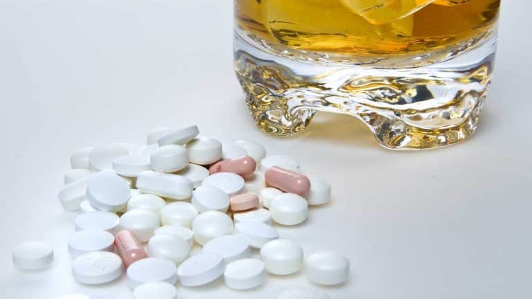 The Effects & Dangers Of Mixing Valium & Alcohol